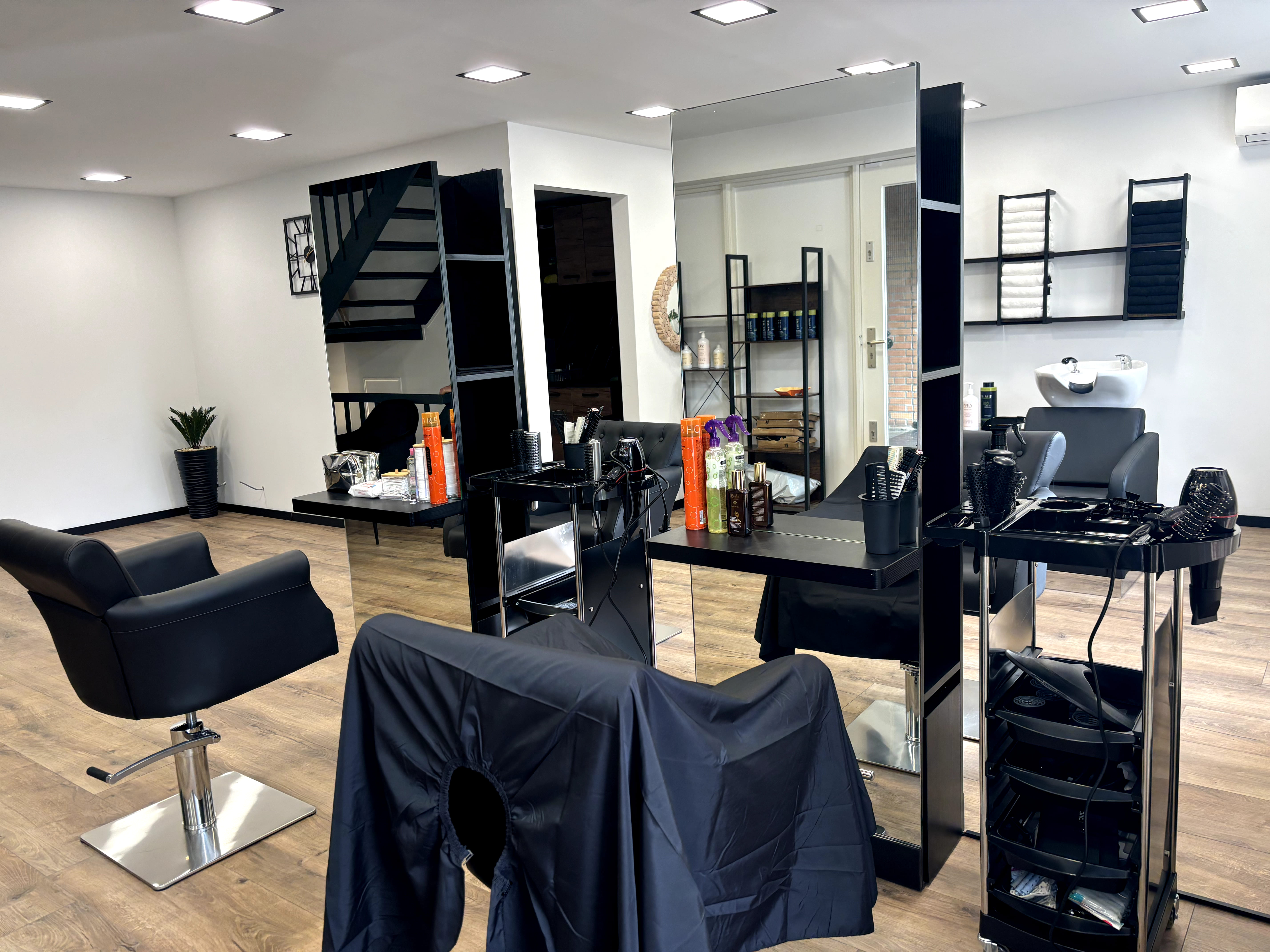 FreshCut & Glow Studio - Dameskapper Leerdam